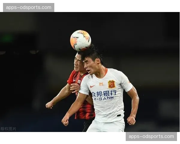 彭啸对阵奥斯卡遭完爆 年轻中卫交足昂贵学费